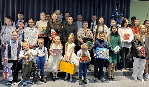 По поручению Деда Мороза